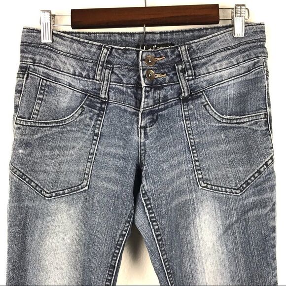 l.e.i Juniors Ashley Low-rise Regular Capri Jeans - Picture 3 of 8